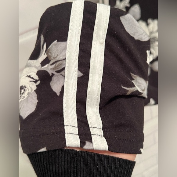 SWS active women floral black joggers/ size M - Picture 4 of 10